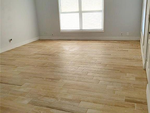 4th image of 411 S Sunland Dr