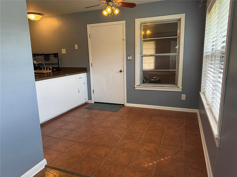 408 Brookside Dr W — Photo 9