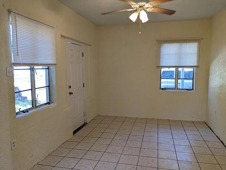 1005 Plaza St — Photo 3