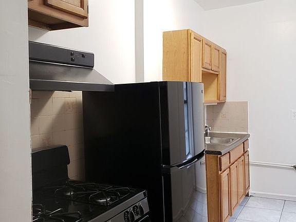 3rd image of 2027 Pacific St #1F