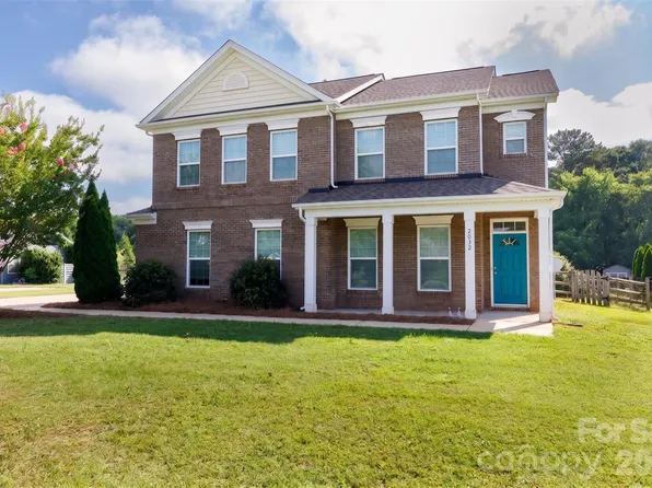 2032 Whispering Winds Dr, Rock Hill, SC 29732