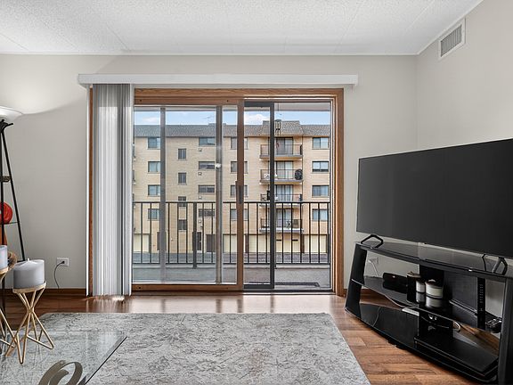 5th image of 1454 Ashland Ave APT 305