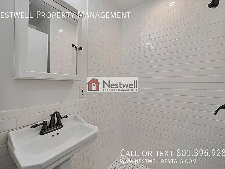 1335 E Maplewood Dr — Photo 18