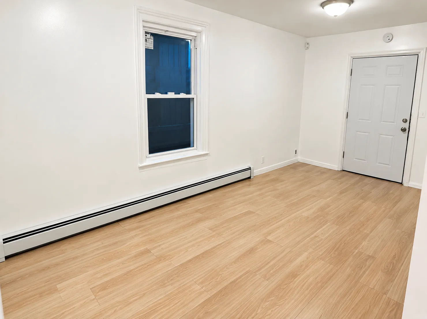 3 bed, 950 sqft, $2,200 — Photo 1
