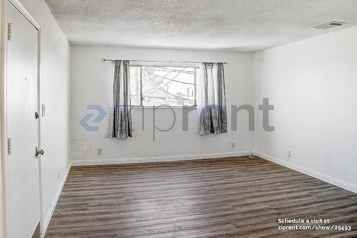 2 bed, 915 sqft, $1,200 — Photo 1