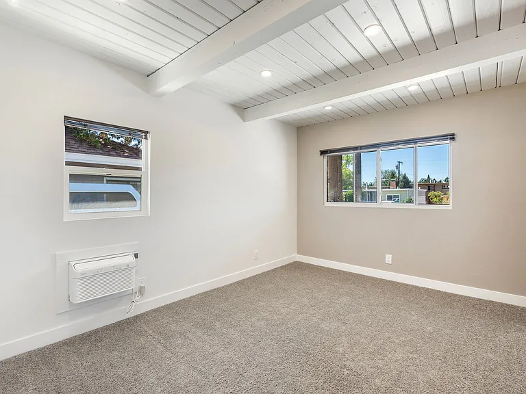 605 Winston Dr — Photo 8