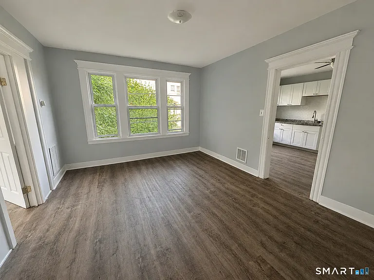 350 Spring St — Photo 6