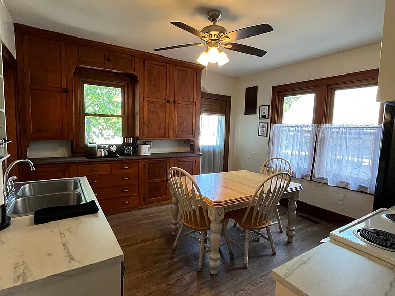 1124 Arbor St — Photo 10