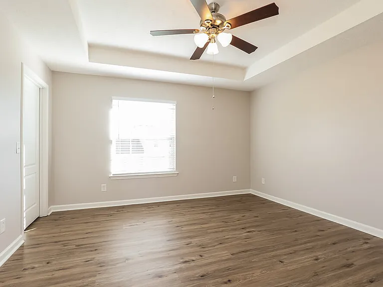 323 Buttonwood Dr — Photo 8