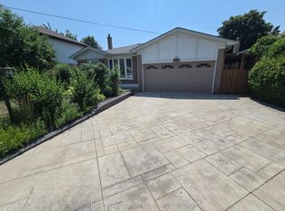 285 Fiona Ter, Mississauga, ON L5A 3E5