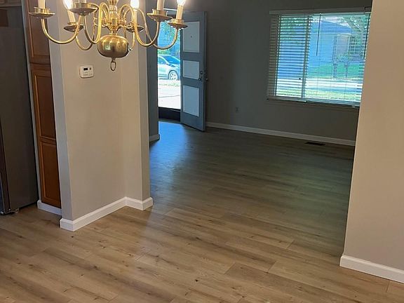 3rd image of 2214 Columbia Dr