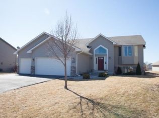 1327 Evergreen Pl, Mayer, MN 55360