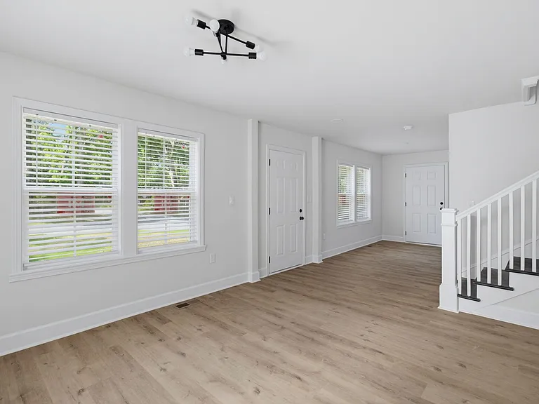 1370 Seminole Dr — Photo 10