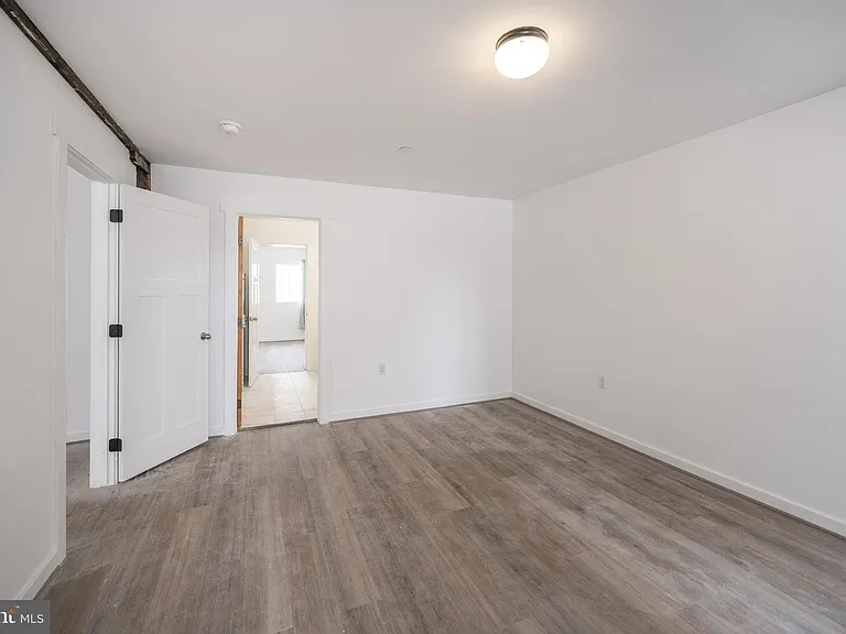 711 W Thompson St #2F — Photo 8