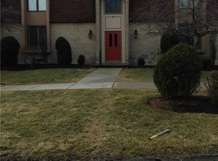 135 Charter Oaks Dr APT 2, Amherst, NY 14228