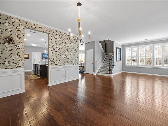 5th image of 113 Mayfield Dr