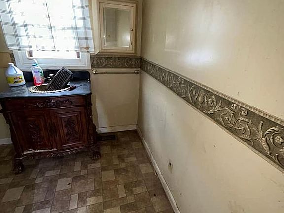 4th image of 319 W Corbin St