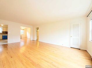 468 9th St APT 1, Palisades Park, NJ 07650