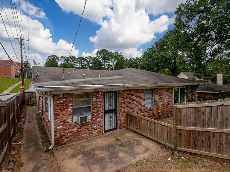 822 N Hughes St — Photo 29