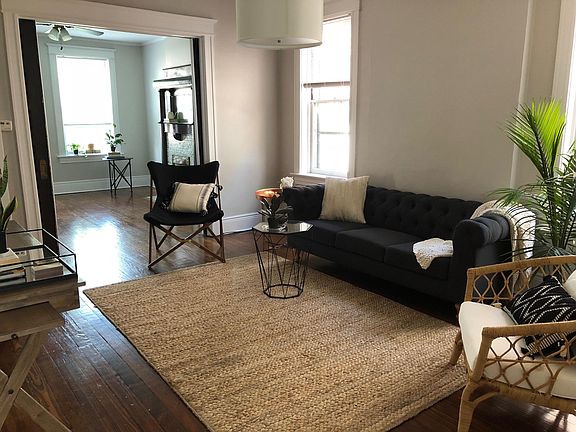 2nd image of 4154 Botanical Ave