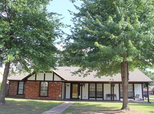 913 W Twin Oaks Dr, Broken Arrow, OK 74011