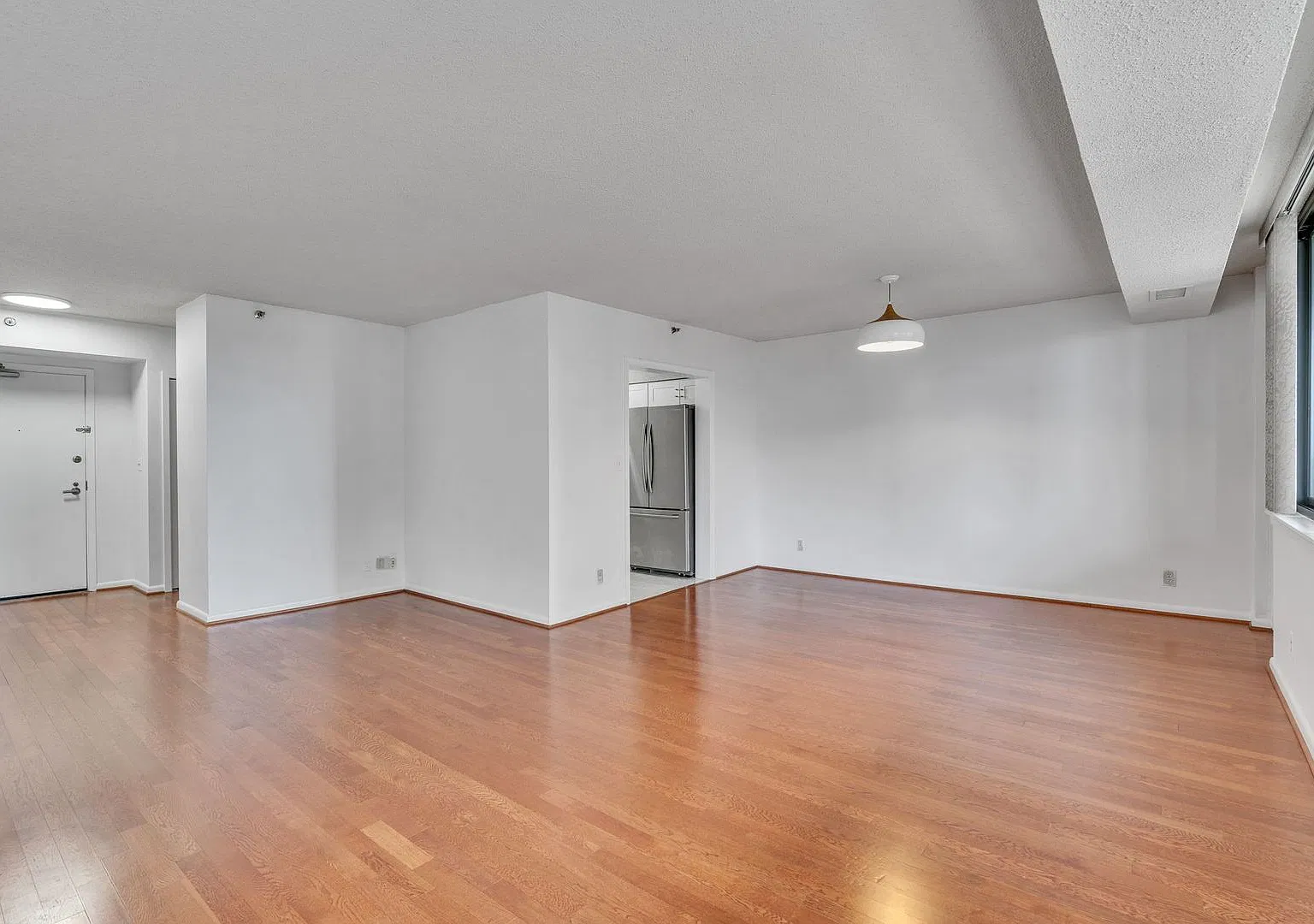 5501 Seminary Rd — Photo 3