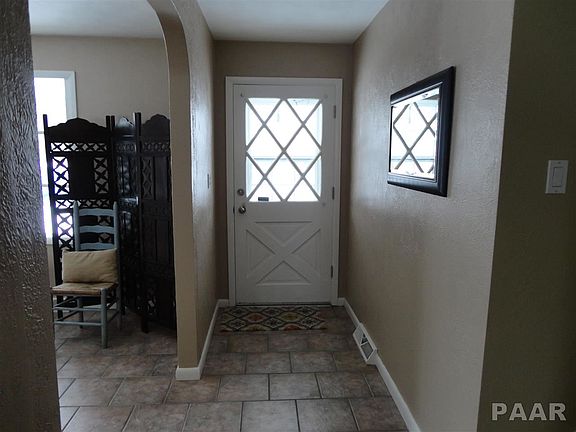 3rd image of 1132 E Brookview Ln