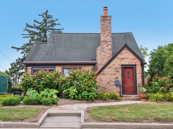 399 W Main St, Greenwood, IN 46142