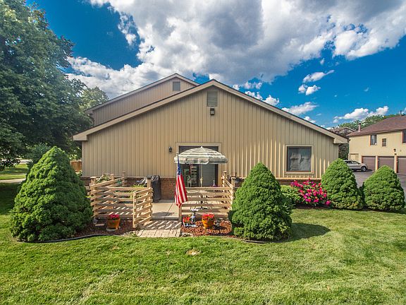 2nd image of 41533 Bedford Dr
