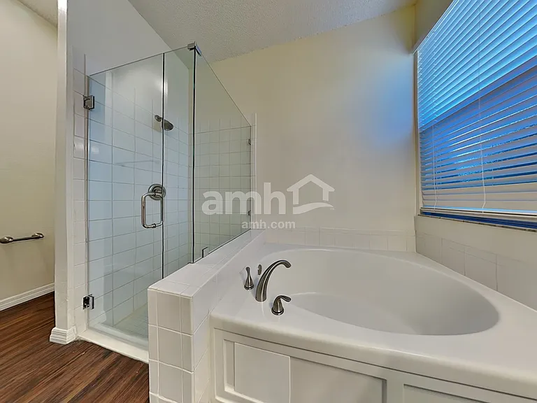 12727 Westwood Lakes Blvd — Photo 11