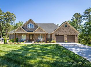 2545 10th Street Ct NE, Hickory, NC 28601