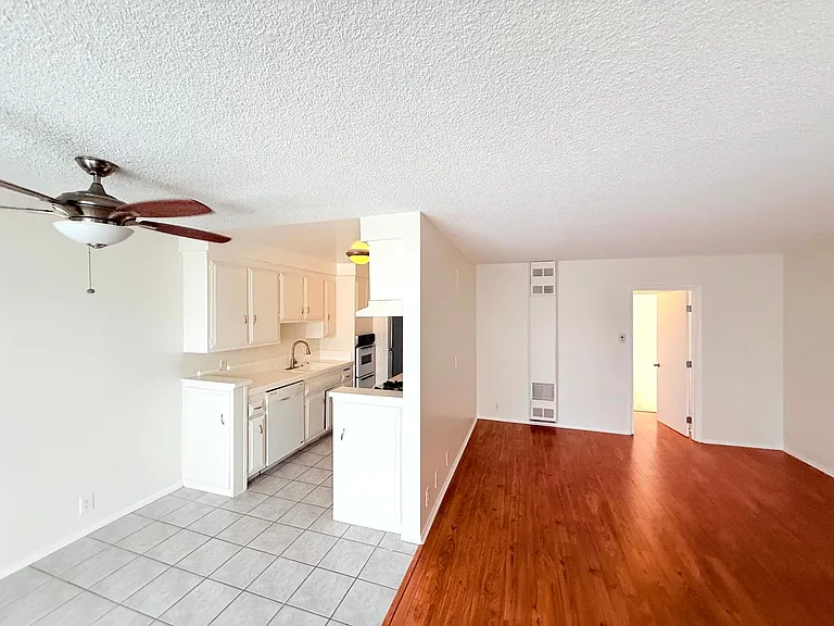 828 4th St #204 — Photo 7