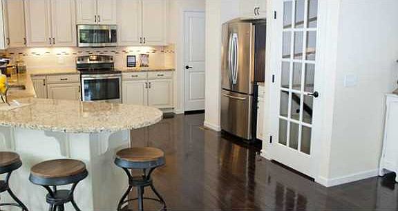 3rd image of 2538 Trafalgar Pl