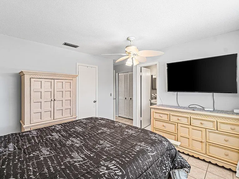 2121 NE 1st Ct #202 — Photo 24