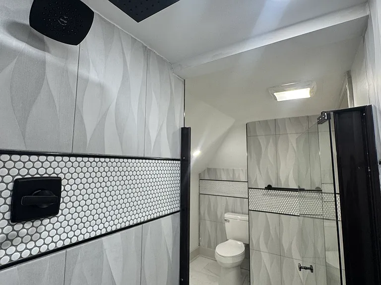 Unique & private top floor 2nd bathroom!
