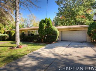 916 Maryland Ave NE, Grand Rapids, MI 49505