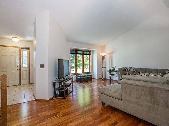 2nd image of 5845 Meadowview Dr