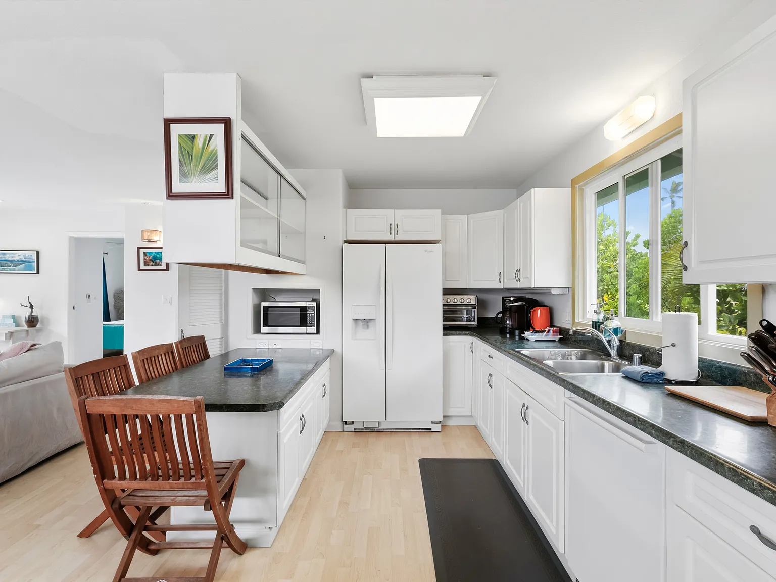 2 bed, 1.5 bath, 750 sqft, $7,995 — Photo 4