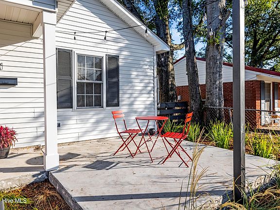 3rd image of 411 Swann Street