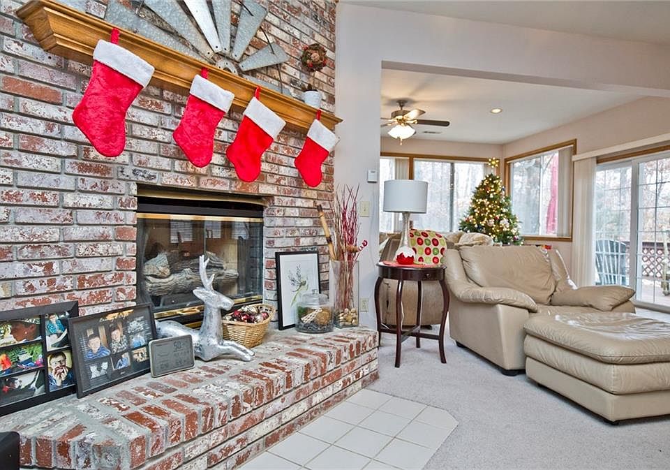 1st image of 2 Gretna Green Ln
