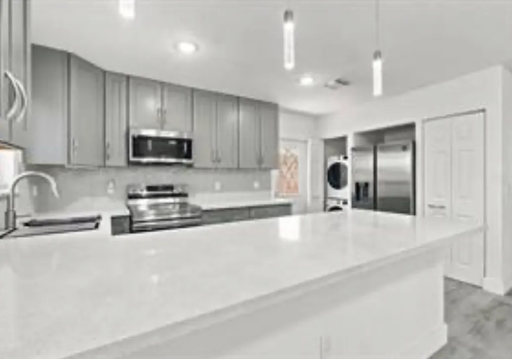 3 bed, 1200 sqft, $3,195 — Photo 1