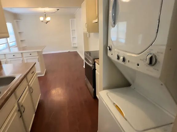5th image of 824 Madeline Ln
