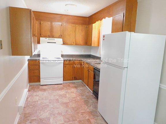 3rd image of 2006 Creekwood Dr