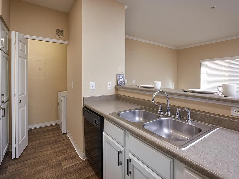 SkyeCrest Apartments — Photo 5