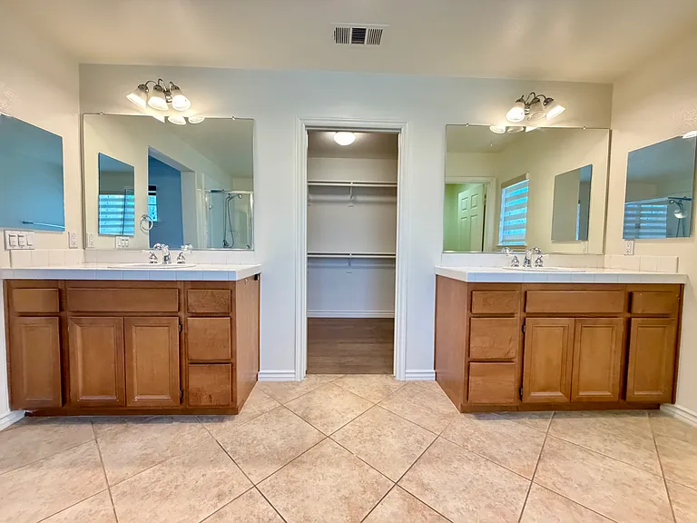 12488 Celebration Dr — Photo 34