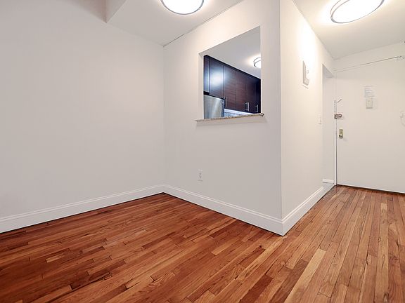 2nd image of 123 E 54th St APT 4B
