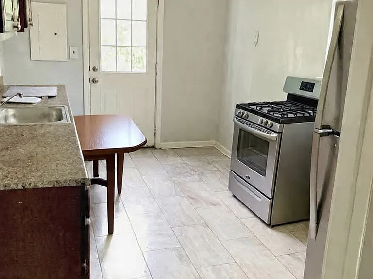 4646 Pelham St — Photo 3
