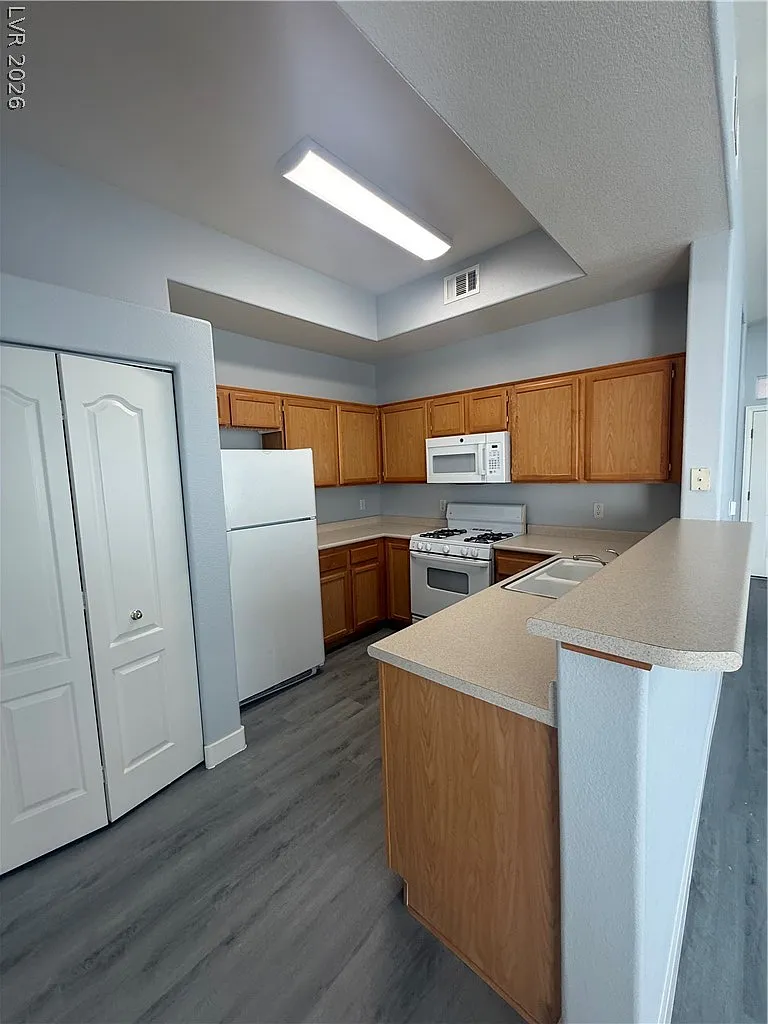 2 bed, 2.0 bath, 1042 sqft, $1,595 — Photo 4