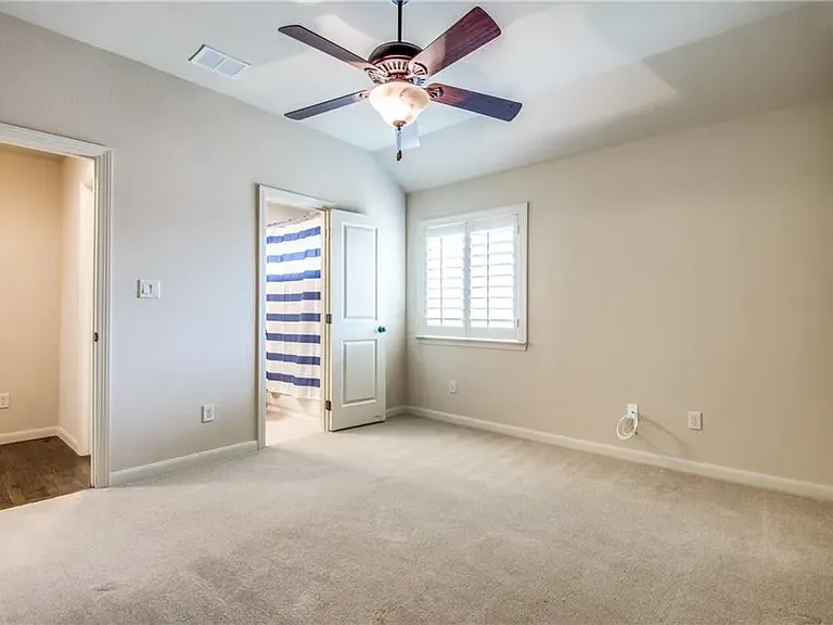 580 Butchart Dr — Photo 29