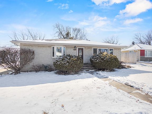 3rd image of 909 W Weiland Ave